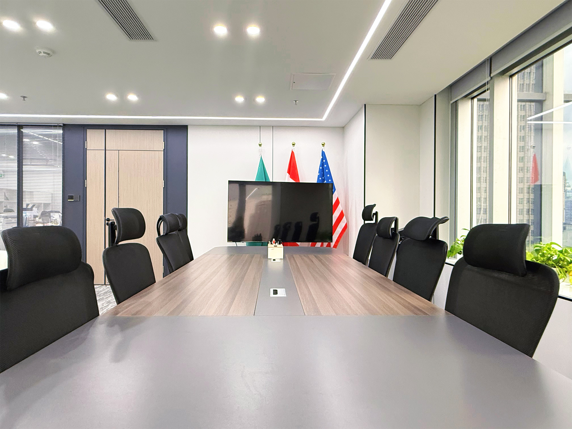 1775639183238390.jpg 会议室.jpg